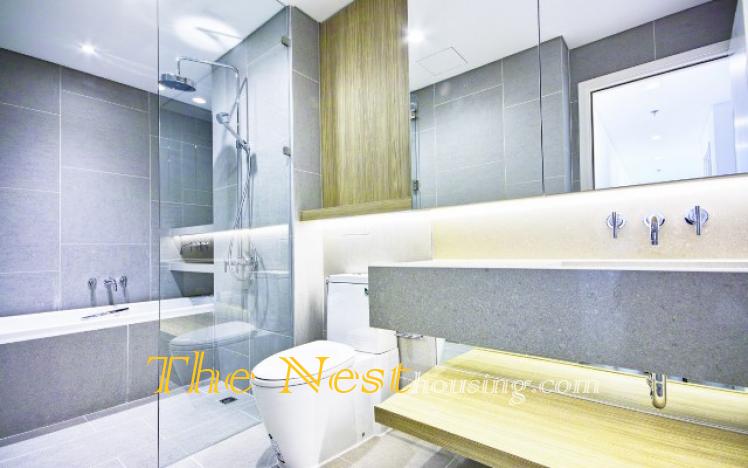 bathroom with bathtub