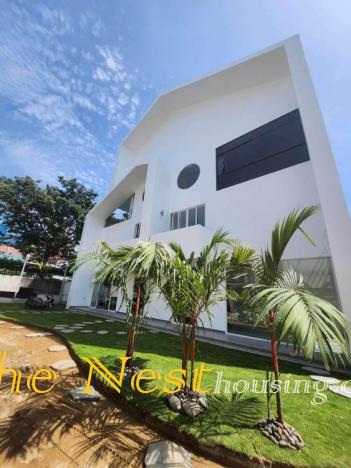 Modern villa for rent in compound