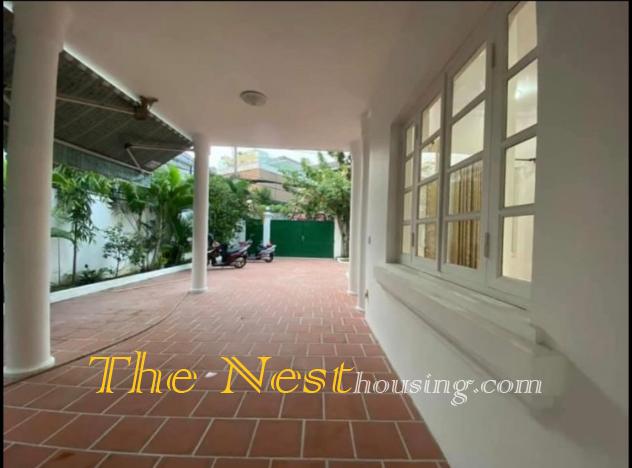 House dist 2 for rent, 1 floor garden and swimming pool