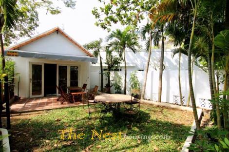 Villa 4 bedrooms for rent in compound