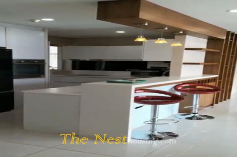 Modern apartment 3 bedrooms for rent in Estella