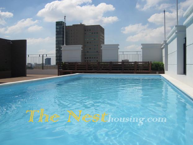 1323485581 rooftop swimmingpool view1