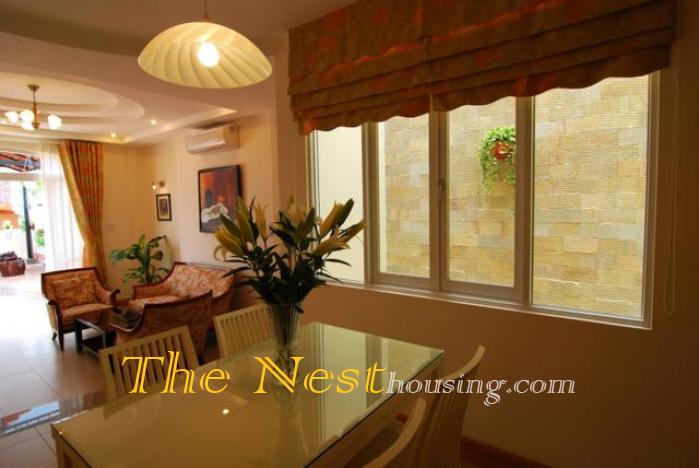 pethous dinningtable 640x428