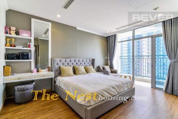 Vinhomes Central Park (Landmark 1) 4-Bedroom Apartments For Rent 2500USD