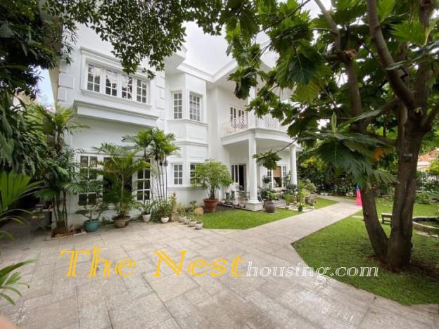 Villa in compound Tran Nao for rent