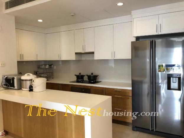 Căn hộ hiện đại 3 phòng ngủ Quận 3 cho thuê