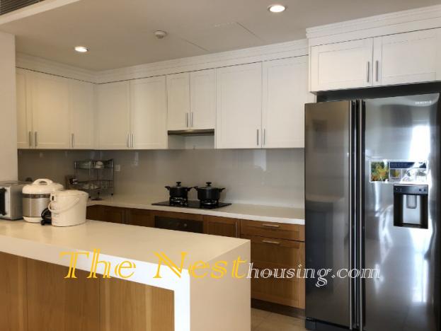 Căn hộ hiện đại 3 phòng ngủ Quận 3 cho thuê