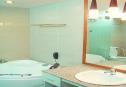 Parkland Penthouse Jacuzzi Bathroom 360x480