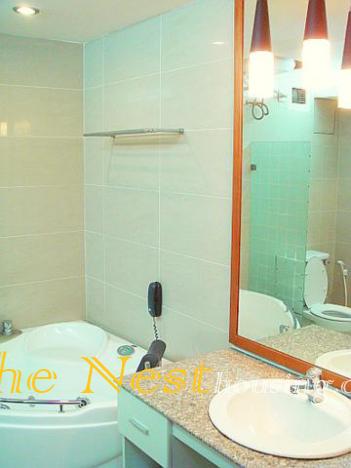 Parkland Penthouse Jacuzzi Bathroom 360x480