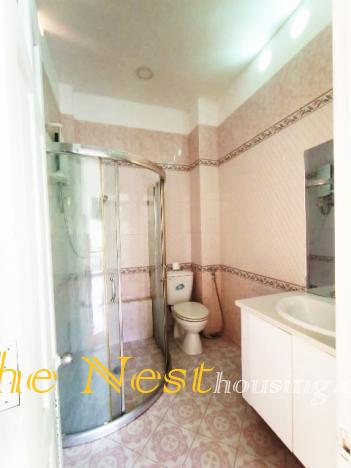 Villa for rent in compound, 4 bedrooms, partly furnished, good location, 3000 USD