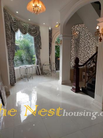 NICE VILLA FOR RENT IN DIST 2