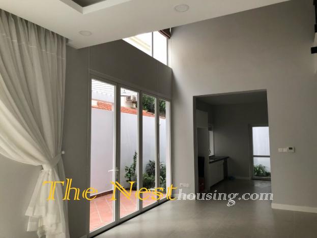 Modern villa for rent in Thao Dien, 5 bedrooms, modern style, quiet area, 3200 USD