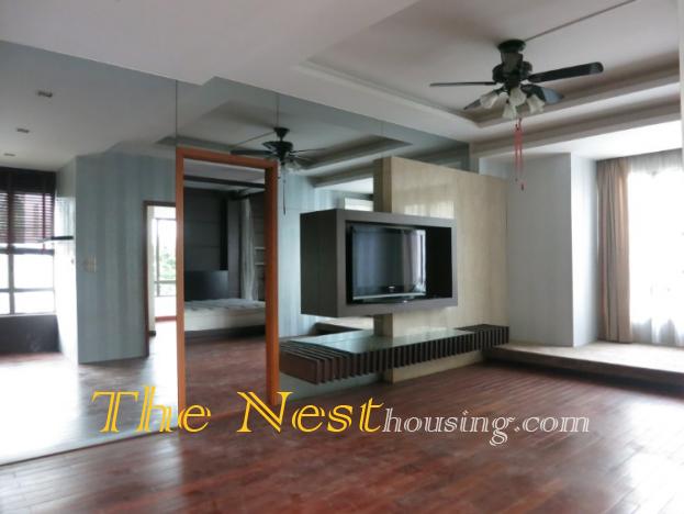 Modern villa for rent in compound on Giang Van minh street