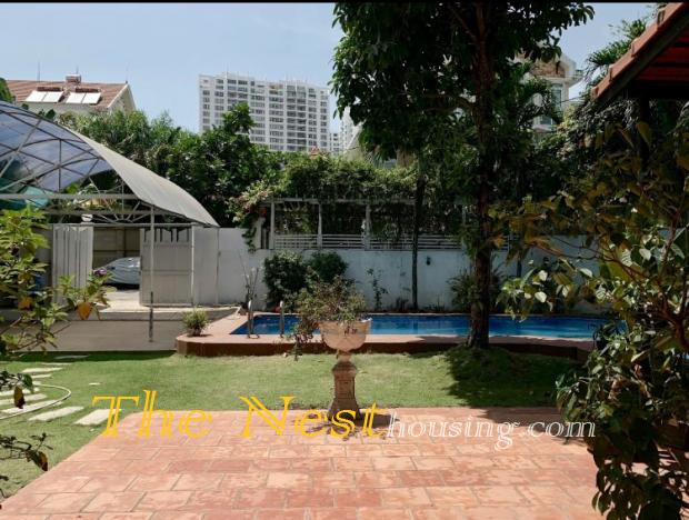 Charming villa for rent in compound