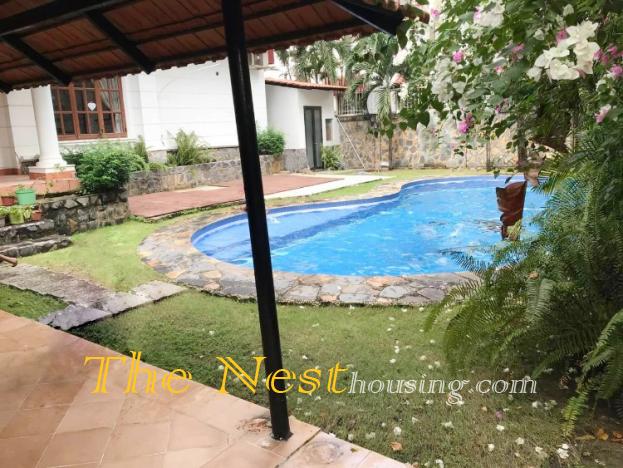 Charming villa fore rent in compound