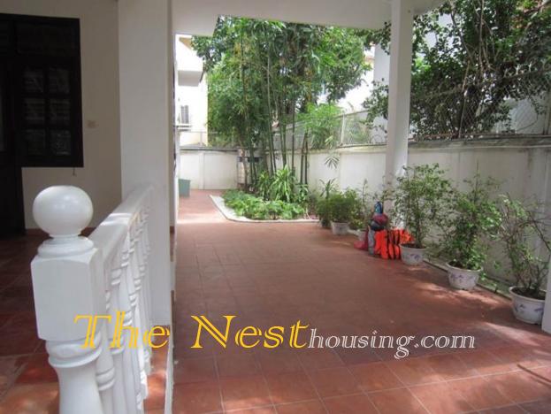 Nice villa for rent in compound close to An Phu supermarket
